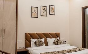 Solace Inn With Lift Near Golden Temple